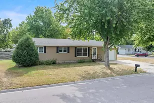 106 Ranch Ave, Marshall, MN 56258 - Photo 5