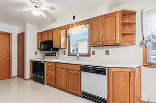 106 Ranch Ave, Marshall, MN 56258 - Photo 19