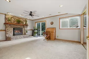 558 Hyde Ave N, Mahtomedi, MN 55115 - Photo 7