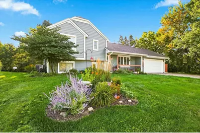 558 Hyde Avenue N, Mahtomedi, MN 55115 - Photo 1