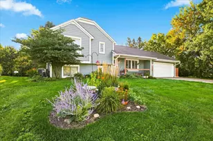 558 Hyde Ave N, Mahtomedi, MN 55115 - Photo 1