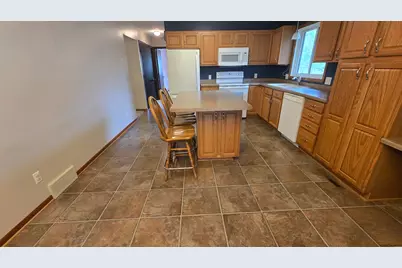 1909 9th Street SW, Austin, MN 55912 - Photo 9