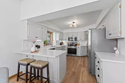 5619 Dunlap Avenue N, Shoreview, MN 55126 - Photo 7