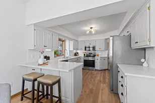 5619 Dunlap Ave N, Shoreview, MN 55126 - Photo 7