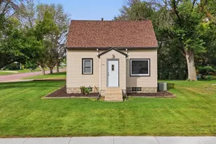 412 S Central Ave, Mapleton, MN 56065 - Photo 1