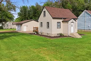 412 S Central Ave, Mapleton, MN 56065 - Photo 1