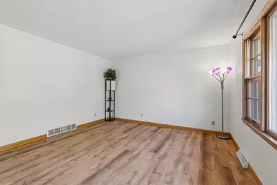 1300 Lakeview Avenue, Mendota Heights, MN 55120 - Photo 9