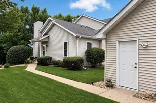 10295 Arrowwood Dr, Eden Prairie, MN 55347 - Photo 3
