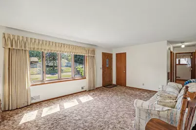 913 7th Avenue E, Shakopee, MN 55379 - Photo 3