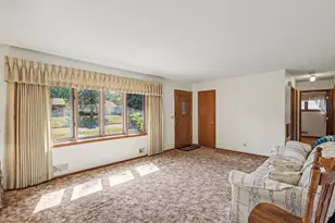 913 7th Ave E, Shakopee, MN 55379 - Photo 3