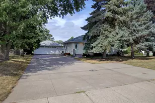 2115 English St, Maplewood, MN 55109 - Photo 5