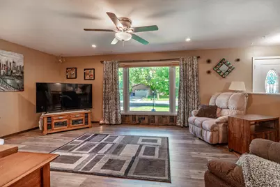 101 W Hillside Avenue, Fergus Falls, MN 56537 - Photo 9