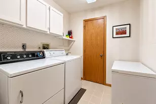 225 Oak Leaf Dr, Winona, MN 55987 - Photo 17