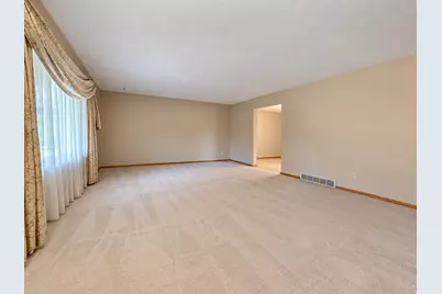 225 Oak Leaf Drive, Winona, MN 55987 - Photo 9