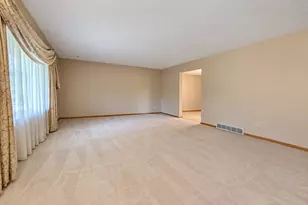 225 Oak Leaf Dr, Winona, MN 55987 - Photo 9