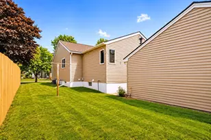 306 16th St SE, Austin, MN 55912 - Photo 9