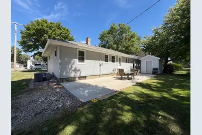 231 Elizabeth Street E, Edgerton, MN 56128 - Photo 3