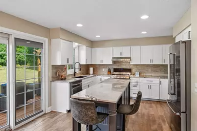 180 Cascade Court, Chanhassen, MN 55317 - Photo 11