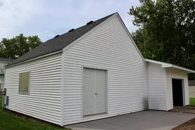 136 2nd Street SE, Blooming Prairie, MN 55917 - Photo 5