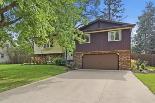2262 Linwood Ave E, Maplewood, MN 55119 - Photo 1