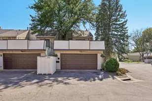 5815 Lake Curve Ln, Brooklyn Center, MN 55429 - Photo 3