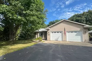 142 Jacks Dr, Madison Lake, MN 56063 - Photo 3