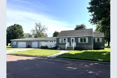 110 S 4th Avenue W, Truman, MN 56088 - Photo 1