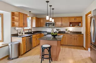 2452 Eagle Valley Dr, Woodbury, MN 55129 - Photo 9