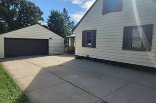 2010 3rd Ave NE, Austin, MN 55912 - Photo 3