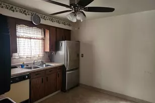 2010 3rd Ave NE, Austin, MN 55912 - Photo 11