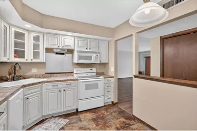 2465 Londin Lane E #212, Maplewood, MN 55119 - Photo 5