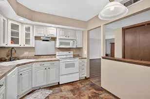 2465 Londin Ln E, Maplewood, MN 55119 - Photo 5