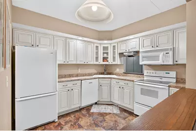 2465 Londin Lane E #212, Maplewood, MN 55119 - Photo 3