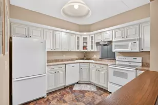 2465 Londin Ln E, Maplewood, MN 55119 - Photo 3