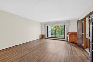 2465 Londin Ln E, Maplewood, MN 55119 - Photo 7