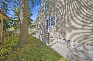 1446 Dale St N, Saint Paul, MN 55117 - Photo 7