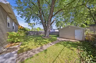 1446 Dale St N, Saint Paul, MN 55117 - Photo 5