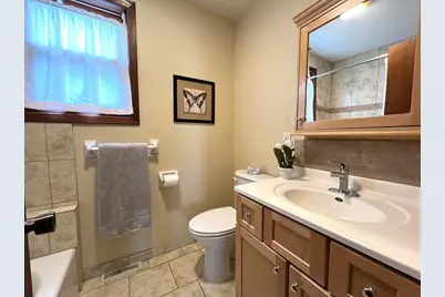 1020 Chatsworth Street N, Saint Paul, MN 55103 - Photo 9