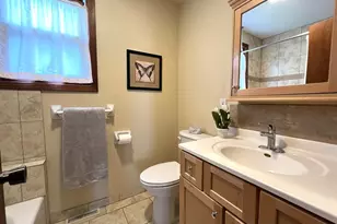 1020 Chatsworth St N, Saint Paul, MN 55103 - Photo 9