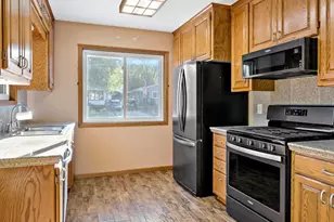 2069 N Ivy St, North Saint Paul, MN 55109 - Photo 11