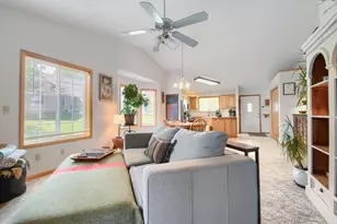 828 Woodland Dr, Mahtomedi, MN 55115 - Photo 7