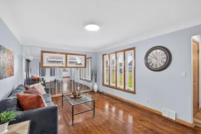 1042 6th Avenue S, South Saint Paul, MN 55075 - Photo 3