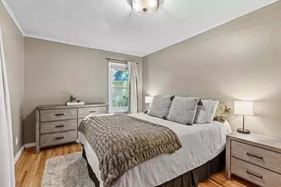 1197 Burke Avenue W, Roseville, MN 55113 - Photo 9