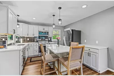 1197 Burke Avenue W, Roseville, MN 55113 - Photo 5
