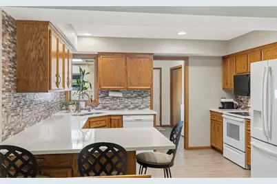 1685 6th Avenue W, Shakopee, MN 55379 - Photo 7