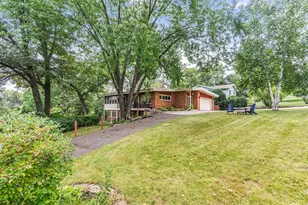2212 Mary Hills Dr, Golden Valley, MN 55422 - Photo 39