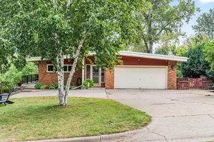 2212 Mary Hills Dr, Golden Valley, MN 55422 - Photo 37