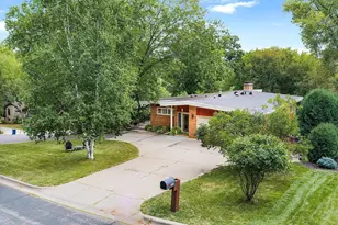 2212 Mary Hills Dr, Golden Valley, MN 55422 - Photo 51