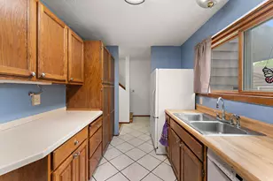 2460 Crestwood Dr, North Saint Paul, MN 55109 - Photo 11