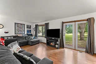 2460 Crestwood Dr, North Saint Paul, MN 55109 - Photo 5